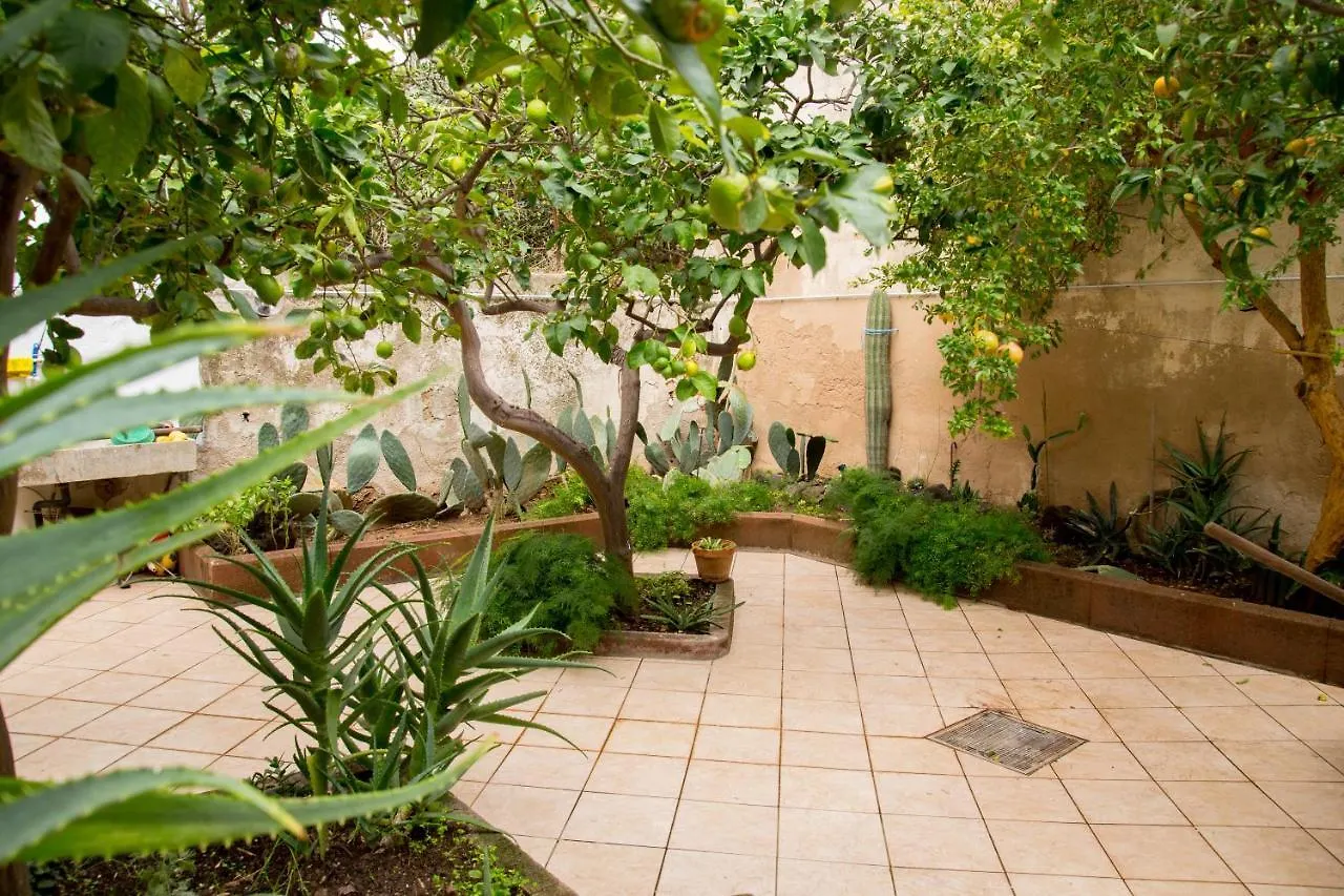Casa Giglio Bed & Breakfast Alghero 0*,  Italy